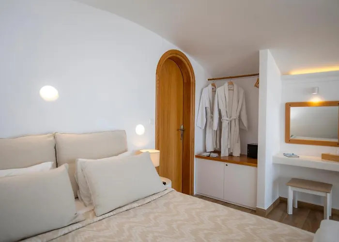 Santorini View - Caldera * 菲罗斯特法尼